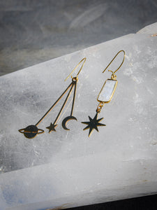 Boucles d'oreille dépareillées Labradorite blanche en acier inoxydable