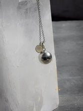 Charger l&#39;image dans la galerie, Bola de grossesse Pierre de lune blanche en acier inoxydable
