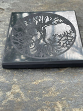 Charger l&#39;image dans la galerie, Plaque de Shungite Polie Gravée Arbre de Vie
